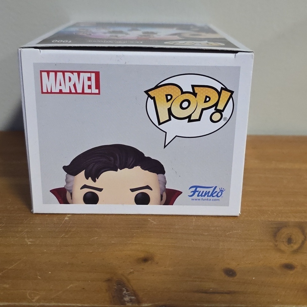 Funko Pop Doctor Strange Multiverse Figure - Red and Blue - Picture 5 of 6